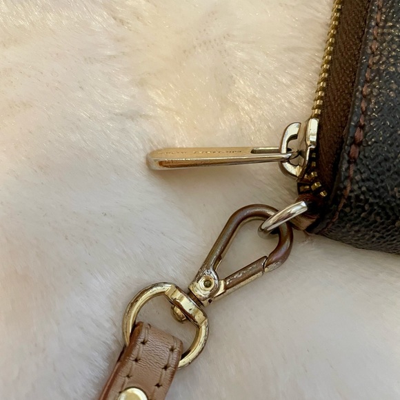 Michael Kors Signature Coated Canvas Logo Zip Around Wristlet Wallet - Picture 6 of 7